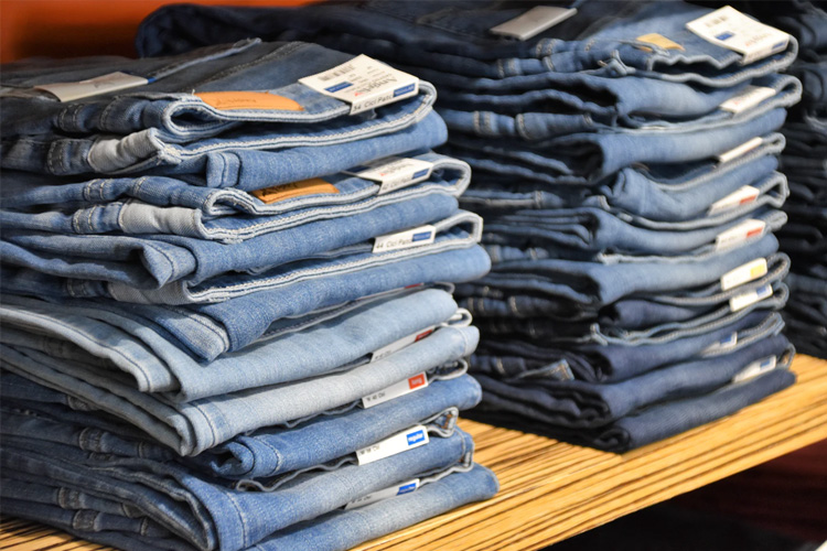 Peça coringa: a versatilidade do jeans