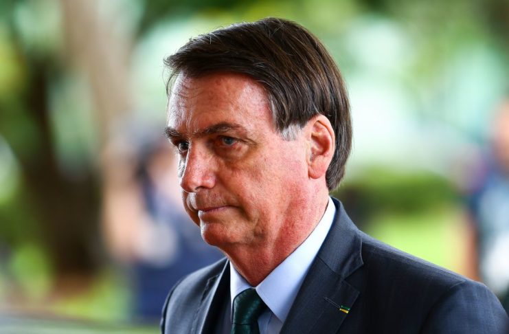 O presidente Jair Bolsonaro chega ao Ministério da Defesa para reunião com o ministro Fernado Azevedo e Silva.