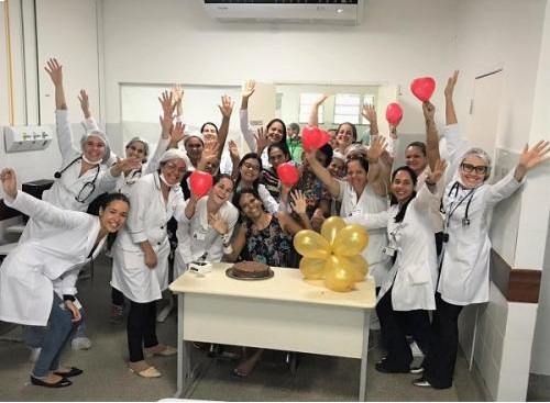 Equipe do HUL surpreende paciente com festa de aniversário