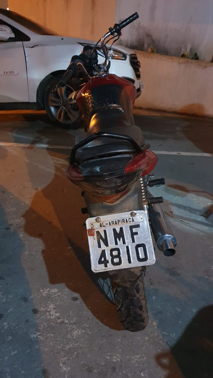 Motocicleta é apreendida após perseguição, no povoado Brasília