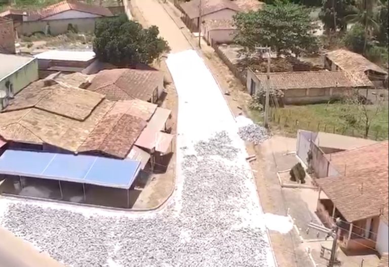 Iniciado o calçamento que liga os povoados Várzea dos Cágados e Brejo