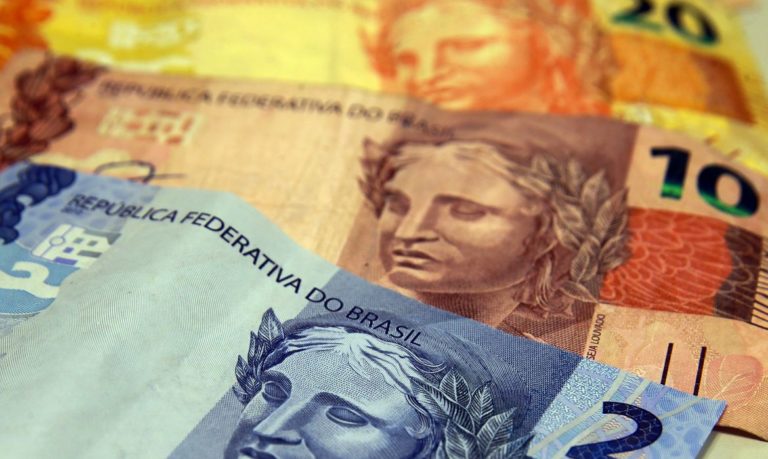 Beneficiários do Bolsa Família recebem parcela de R$ 300 do Auxílio Emergencial nesta segunda, 21