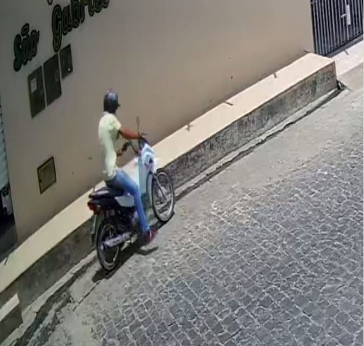 Sozinho e armado, homem assalta mercearia no bairro Loiola