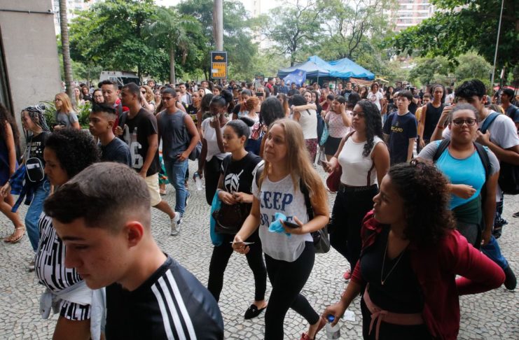 Estudantes fazem segundo dia de provas do ENEM, na UERJ