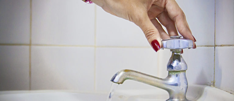 Belivaldo suspende cobrança de tarifa social da Deso beneficiando 40 mil sergipanos