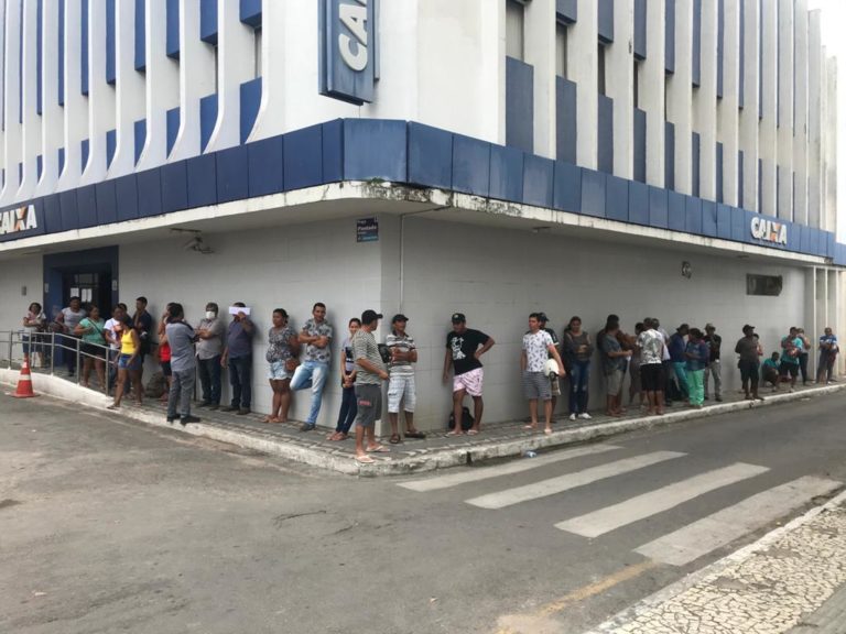 Agências da Caixa e do Banco do Brasil passam a funcionar em horário reduzido