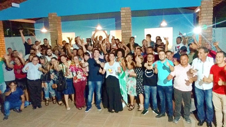 Dezenas de pré-candidatos a vereador comparecem a reunião promovida por Hilda e Gustinho Ribeiro
