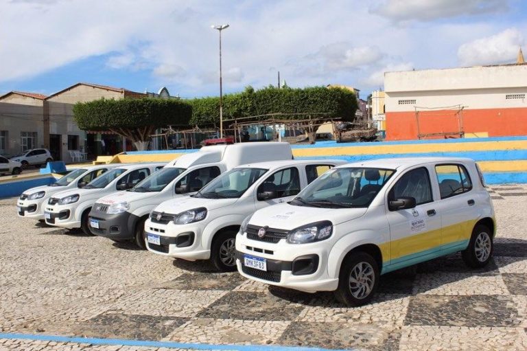 Gestão Simone Andrade entrega cinco novos veículos em Riachão do Dantas