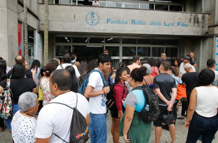 Estudantes fazem segundo dia de provas do ENEM, na UERJ