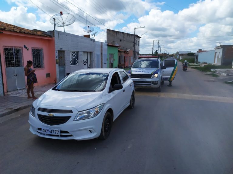 PM prende suspeito e recupera carro roubado em Lagarto
