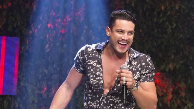 Lives de Jeito Moleque e Israel Novaes agitam a noite desta terça-feira, 28