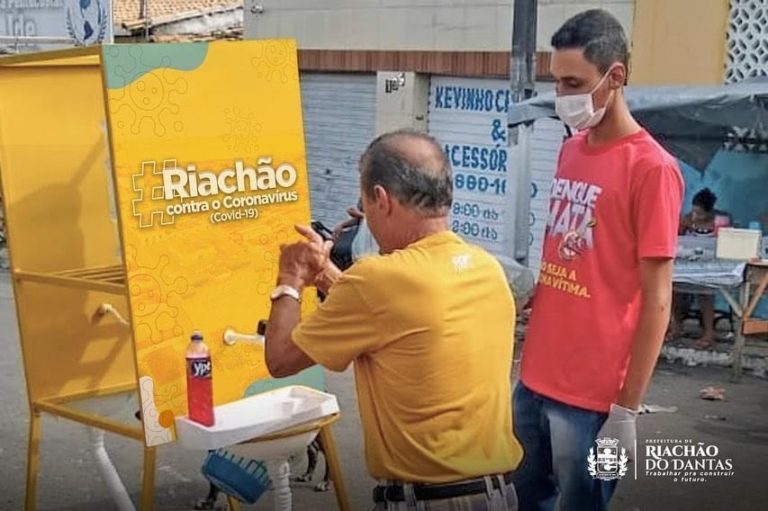 Agentes de Endemias orientam feirantes e consumidores em Riachão do Dantas