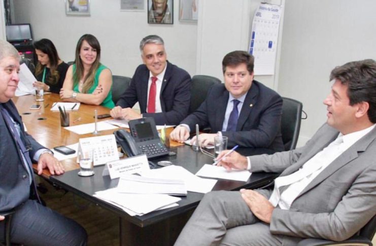 Acompanhado do presidente do MDB, deputado Baleia Rossi, Fábio Reis esteve com Mandetta no dia 03 de abril, no Ministério da Saúde