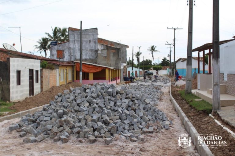 Riachão do Dantas: prefeitura executa projeto de pavimentação na Região da Serra