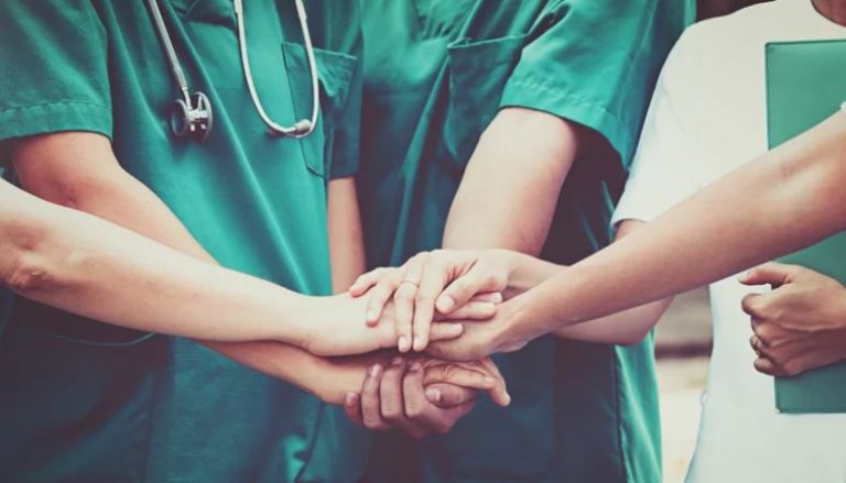 Paciente de Covid-19 recebe alta médica em Simão Dias