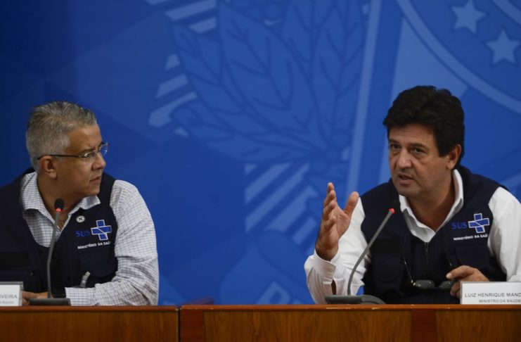 O secretário de Vigilância em Saúde, Wanderson Kleber de Oliveira e o ministro da Saúde, Luiz Henrique Mandetta, durante a coletiva de imprensa sobre à infecção pelo novo coronavírus