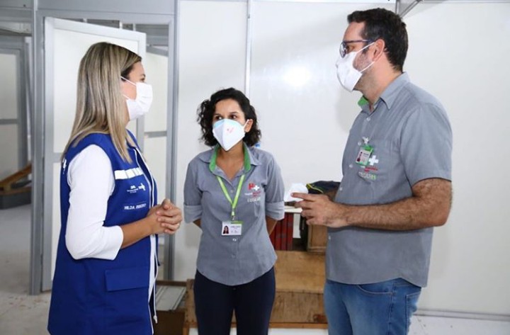 Prefeita Hilda Ribeiro visita canteiro de obra do hospital de campanha do HUL