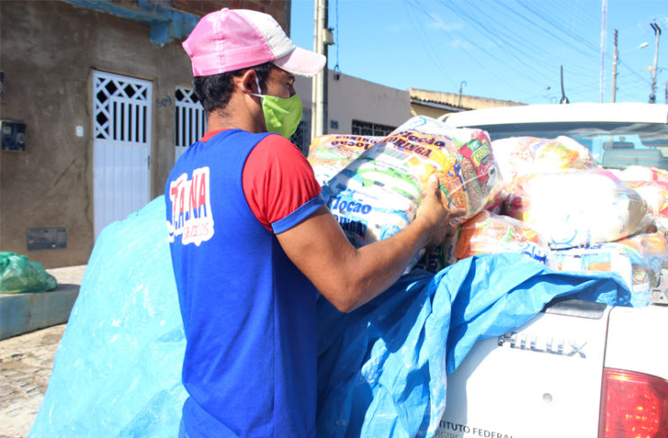 No Campus Lagarto, funcionários terceirizados também se dispuseram a participar da campanha (Foto: César de Oliveira)