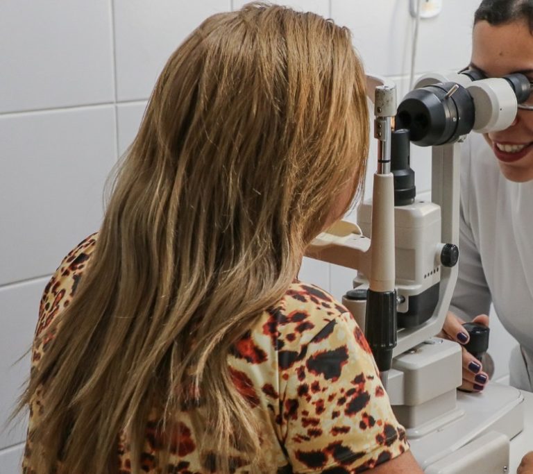 Oftalmologistas oferecem orientação online sobre retinopatia diabética