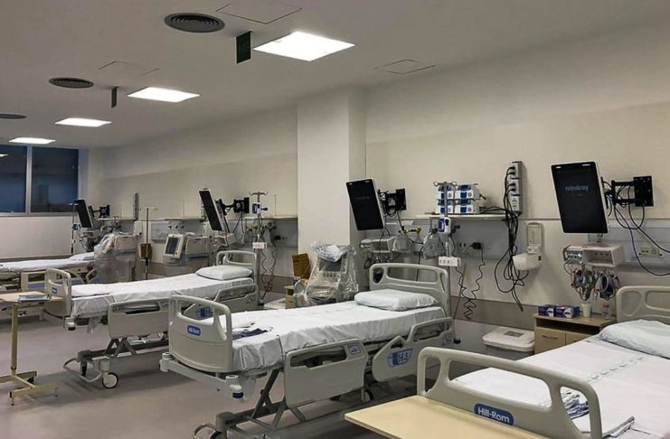 O Hospital de Clínicas de Porto Alegre (HCPA) ampliou sua capacidade de atendimento para pacientes de coronavírus que precisam de terapia intensiva. A instituição passou a contar com 99 leitos em um novo Centro de Terapia Intensiva (CTI). Até março, a unidade contava com 53 leitos.