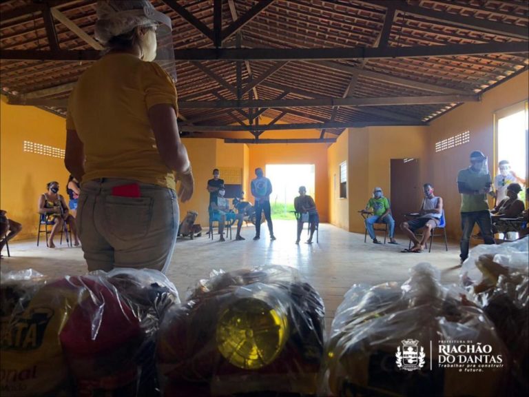 Prefeitura de Riachão distribui cestas básicas para Cooperativa de Catadores