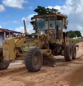 Pavimentação do povoado Fazenda Grande é iniciado, com recursos de Fábio Reis