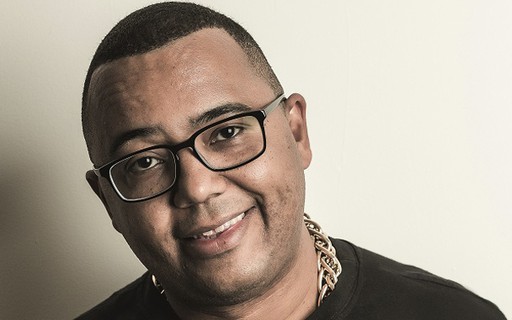 Jorge Aragão, Dudu Nobre e Xande de Pilares comandam lives desta terça, 28