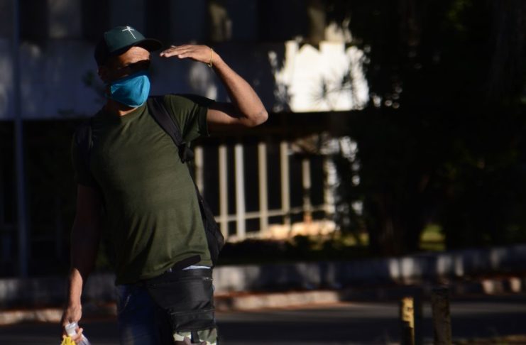 O uso de máscaras como medida de prevenção contra o coronavírus é obrigatório no Distrito Federal desde o dia 30 de abril