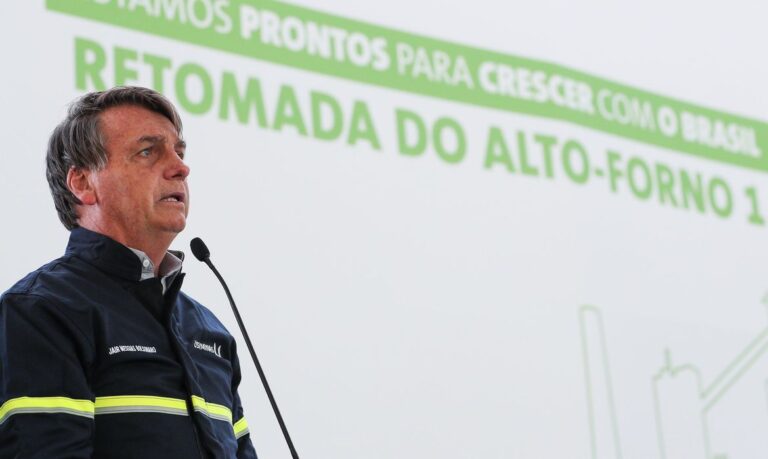 Bolsonaro suspende proposta que expandiria o Programa Bolsa Família