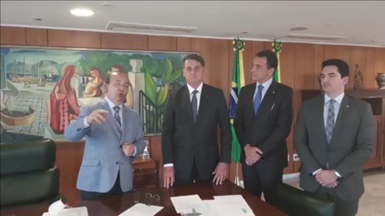 Bolsonaro sanciona projeto que beneficia micro e pequenas empresas do Simples
