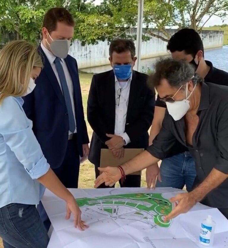 Hilda Ribeiro assina contrato ligado à construção da Orla da Barragem