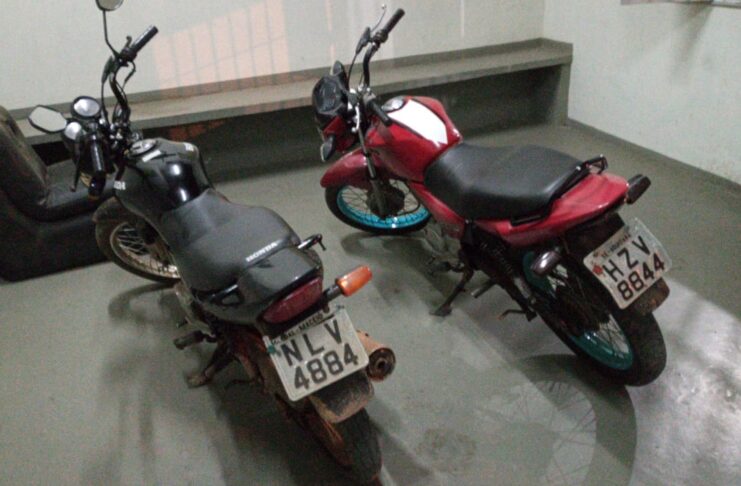 Veículos apreendidos no povoado Colônia Treze