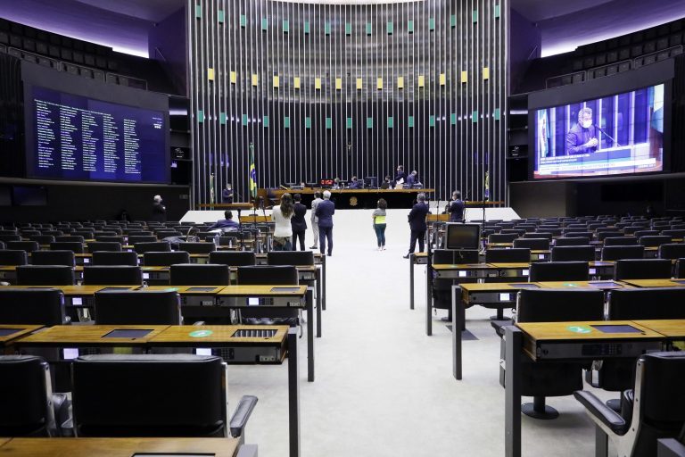 Plenário pode votar ampliação das possibilidades de saque do FGTS durante pandemia