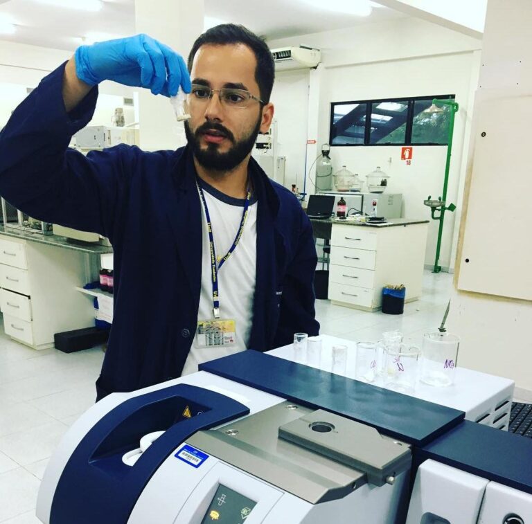 Sergipanos desenvolvem material sustentável para limpeza de água poluída por óleo