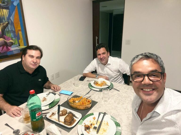 Sérgio Reis janta com Rodrigo Maia em busca de apoio para investimentos em Lagarto