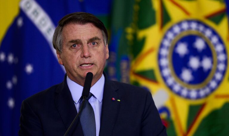 Bolsonaro se filia ao PL e diz querer compor bancadas para “fazer melhor para o Brasil”