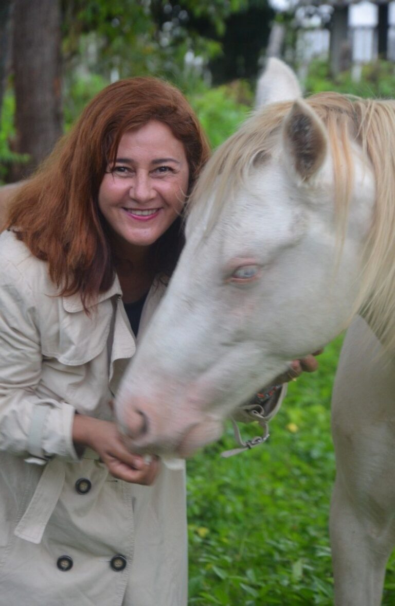 Trabalho de Vera Silva pela causa animal é reconhecido em todo o estado