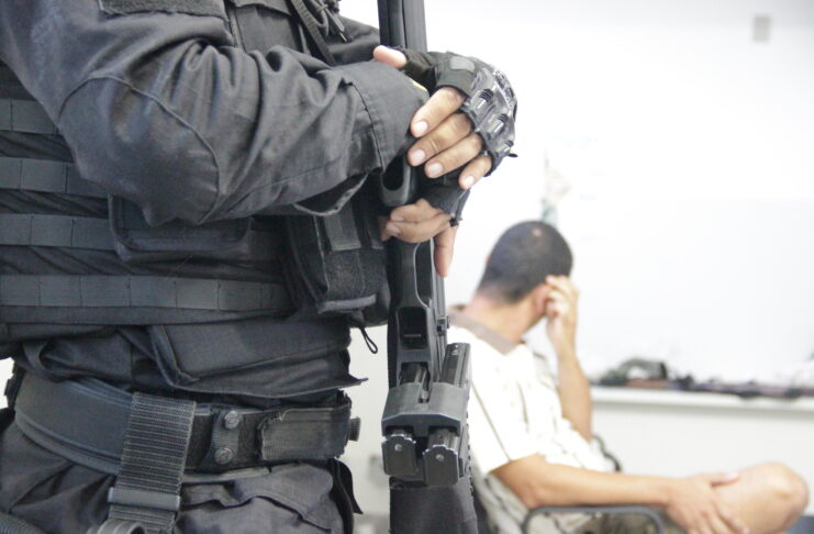 pc-generica-detalhe-prisao-arma-1
