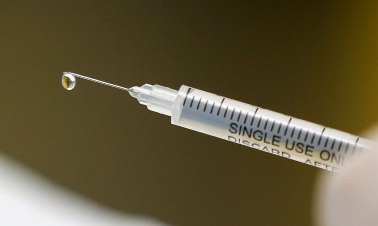 Covid-19: Brasil negocia com nove laboratórios sobre possíveis vacinas