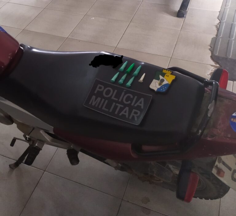 7° BPM prende suspeito por tráfico de drogas e suposto furto de moto em Lagarto