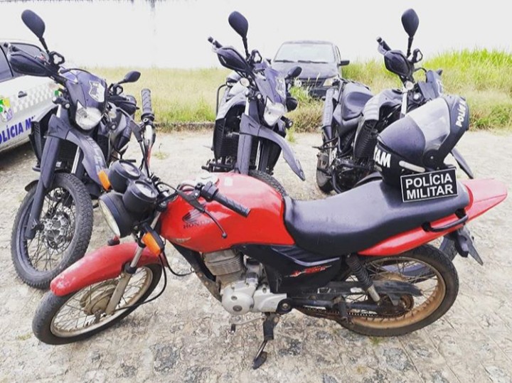 Polícia recupera motocicleta com restrição de roubo em Simão Dias
