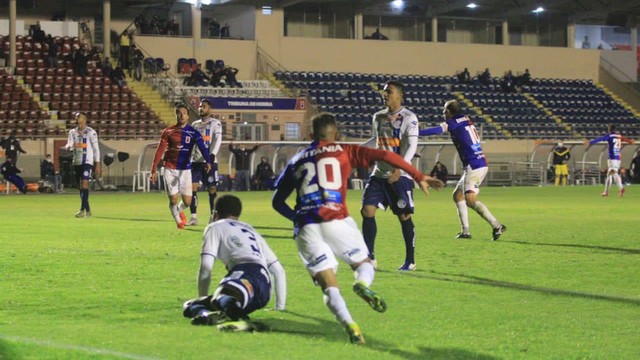 Com gols no segundo tempo, Paraná e Confiança empatam em 1 a 1 na Vila Capanema