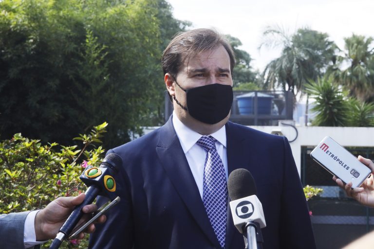 Em ofício ao STF, Maia solicita rejeição de ação que suspende análise da reforma administrativa