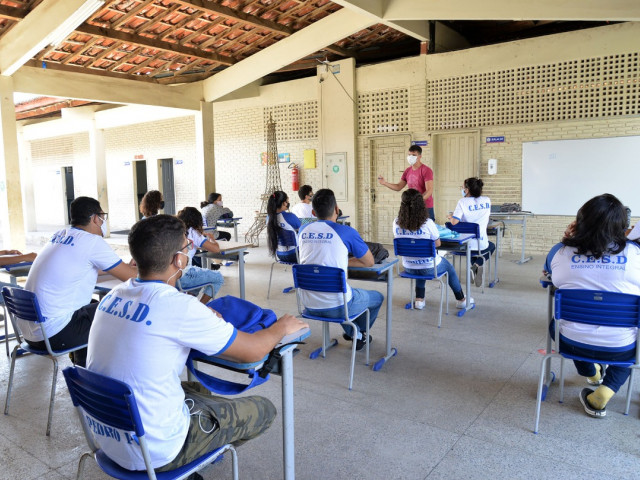 Retorno presencial: alunos e professores focam na preparação para o Enem