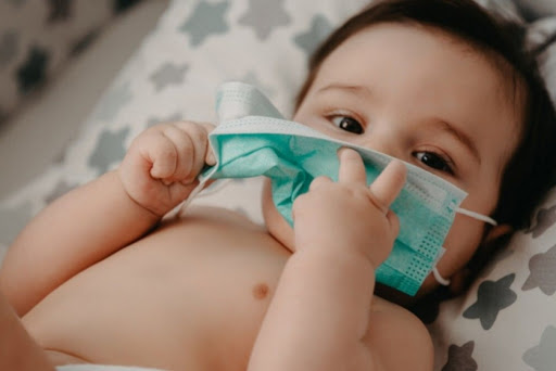 MS alerta sobre o uso de máscara e protetores faciais em crianças de até 2 anos