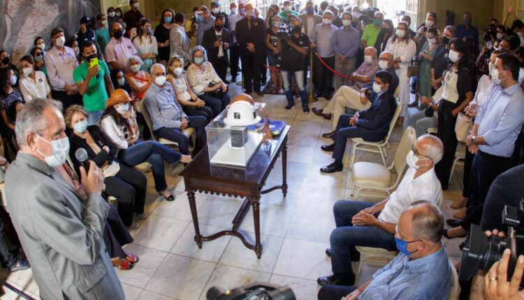 Sergipanos se despedem de João Alves Filho; veja imagens da homenagem