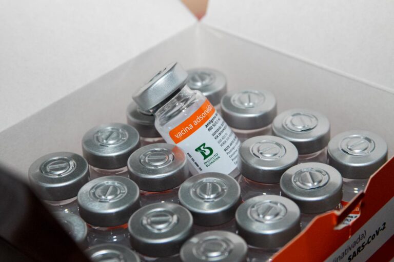 Butantan suspende envase da vacina CoronaVac