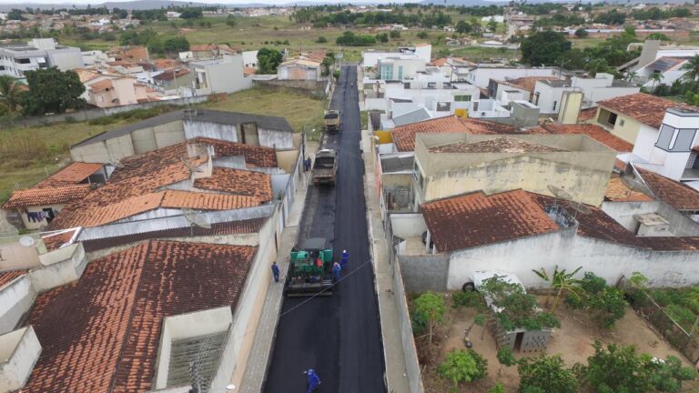 Com recursos de Fábio Reis, ruas de Lagarto recebem pavimentação asfáltica