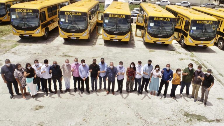 Com recurso de Fábio Reis, 24 ônibus escolares são entregues em Sergipe