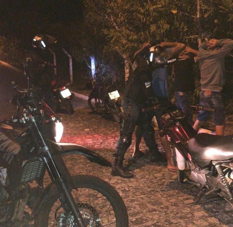 Getam apreende moto com restrição de roubo e furto em Simão Dias